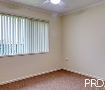 Delightfully Renovated 3 Bedroom Villa - Photo 4