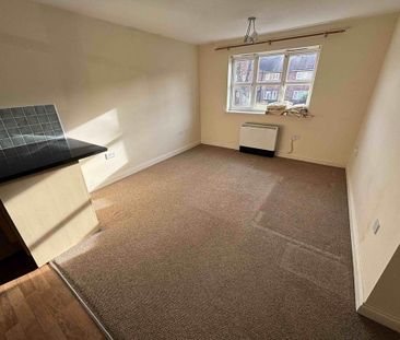 2 bedroom ground floor flat to rent - Photo 2