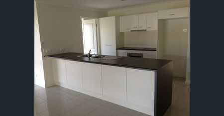 LARGE FAMILY HOME - Photo 3