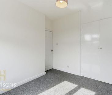 2 bedroom semi-detached house to rent - Photo 6