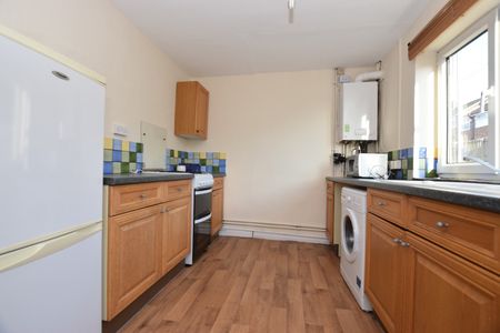36, Hawksworth Grove, Kirkstall, Leeds, LS5 3NB - Photo 3