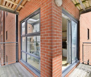 2 bedroom flat to rent - Photo 2