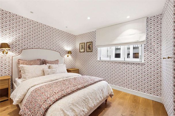 A beautifully presented terraced house situated in the heart of Belgravia. - Photo 1