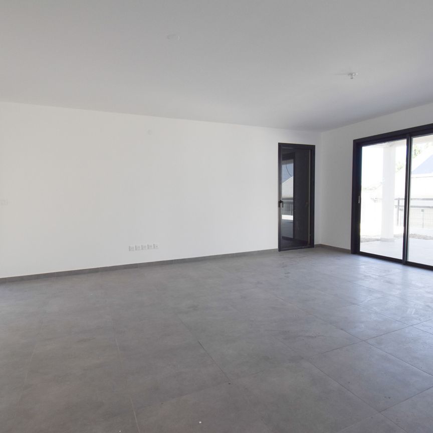 Location Maison 4 pièces 101m² ST DENIS 97490 - Photo 1