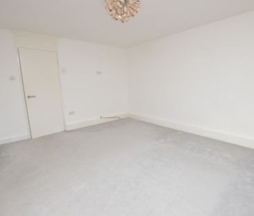 2 Bedroom FIrst Floor Flat - Photo 5