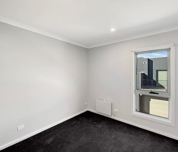 🏡 Brand New 4-Bedroom Townhouse in Wollert - Photo 1