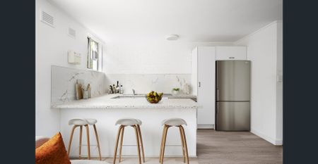 Renovated, Tranquil And Secure In Prestigious Locale - Photo 3