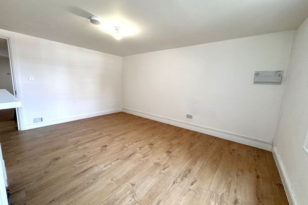 High Street - Photo 1