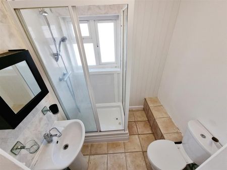 2 Bedroom Maisonette to Rent in Dayton Street, Rushden, Northants, NN10 - Photo 4