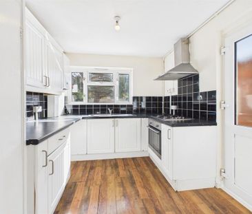 3 bedroom semi-detached house to rent - Photo 6