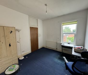 A mid terraced property consists of living room with separate dinin... - Photo 3