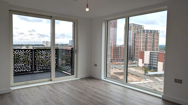 The Railings, Middlewood Locks - Photo 1