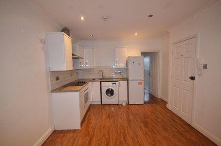 2 bedroom Flat To Let Total Size: 528 SQ FT - Photo 4