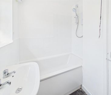 2 bedroom Semi-detached house to rent - Photo 6