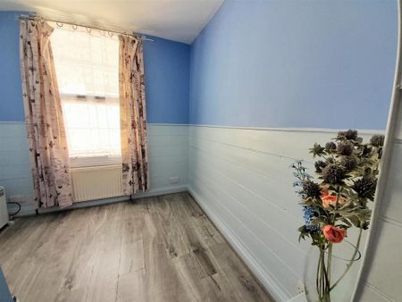 2 bedroom semi-detached house to rent - Photo 3