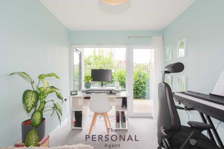 Hardwick Close, Ewell - Photo 2