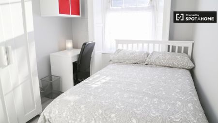 Room in a shared 8-bedroom apartment, Inns Quay, Dublin - Photo 3