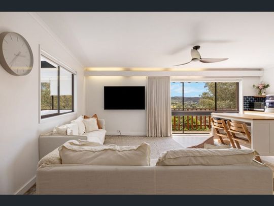 Five Bedroom Family Home In Sought After Location Including Self Contained Unit & Lawn Maintenance - Photo 1