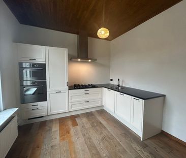 Authentiek appartement met 2 slaapkamers in het centrum van Neerpelt - Photo 1