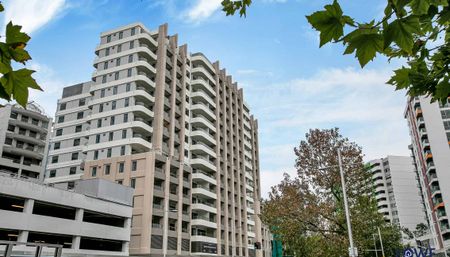 Penthouse 2 Level 2 Bedroom Executive Apartment Wi - Photo 2