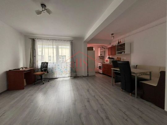 Apartament de inchiriat, 2 camere, parcare inclusa. Zona Sesul de Sus, Floresti - Photo 1