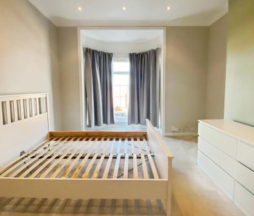 3 bedroom flat to rent - Photo 4