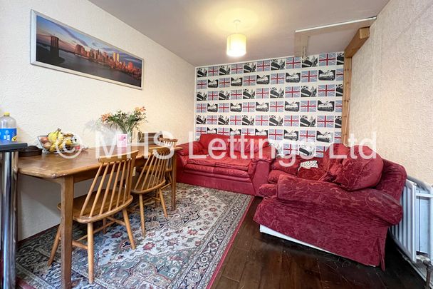 3 Bedroom Mid Terraced House for rent in St. Johns Close - Photo 1