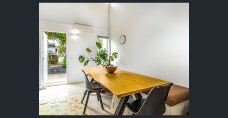 Modern Beachside Townhouse - Moments To Beach - Photo 5