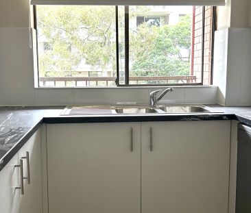 Spacious two bedroom apartment - Photo 5