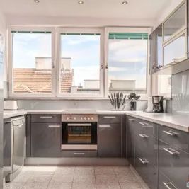 Eyecatcher- Wohnung - unbefristeter Vertrag -4 getrennt begehbare Zimmer plus großzügiges Wohnzimmer mit Küche - im Dachgeschoß - inkl. Heizkosten & Warmwasser - Foto 2