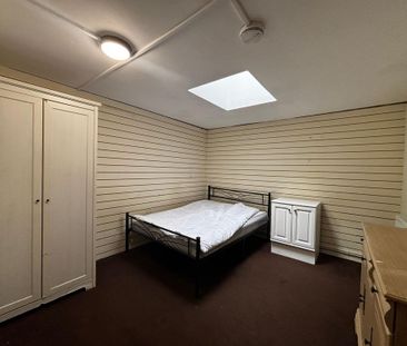 1 bedroom in a flat share to rent - Photo 3