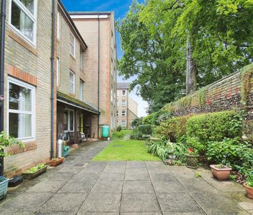 1 bedroom retirement property to rent - Photo 2