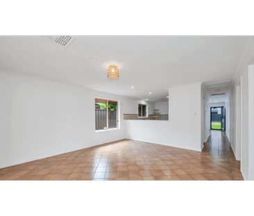 Coastal Living in a Quiet Court – Updated & Ultra Convenient - Photo 3