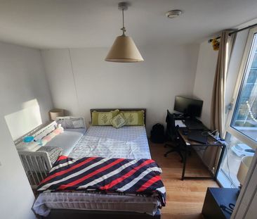1 Bed Flat, Burgoyne House, TW8 - Photo 3