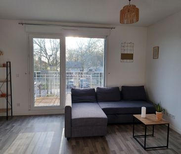 Dans résidence récente, 2 pièces loué meublé avec 2 stationnements. - Photo 2