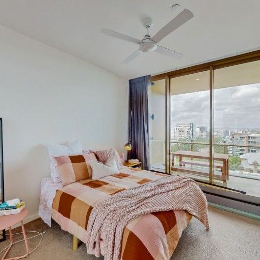 One Bedroom - Unfurnished - Photo 1