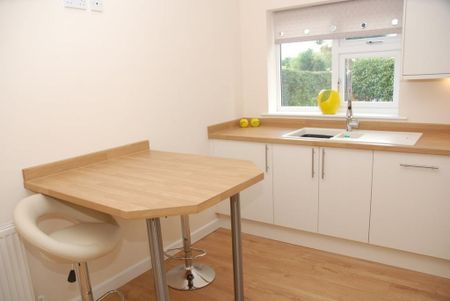 3 bedroom semi-detached house to rent - Photo 4