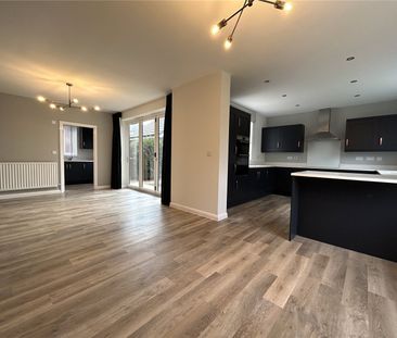 Elizabeth Close, Wellington, Somerset, TA21 - Photo 1