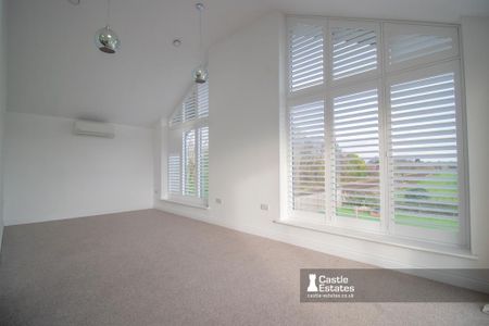 4 bedroom detached house to rent - Photo 2