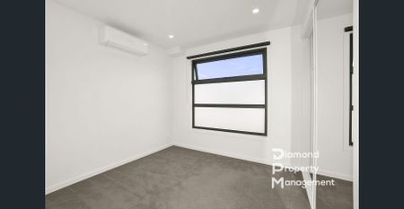 Luxurious Townhouse Living with Cutting-Edge Features - Photo 4