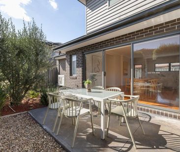 2/27 Surrey Street, Pascoe Vale VIC 3044 - Photo 2