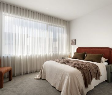 Refined Coastal Living with Indoor-Outdoor Harmony - Photo 6