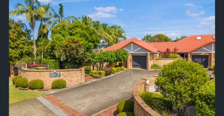 Gorgeous 3-Bedroom Townhouse with Private Courtyard - Photo 5
