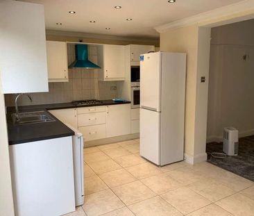 Elmroyd Avenue, Potters, EN6 - Photo 6