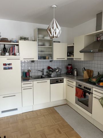 Entzückende 2-Zimmer-Wohnung mit Balkon und Tiefgaragenplatz - Foto 5