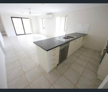 Low Maintenance 3 Bedroom Duplex - Photo 6