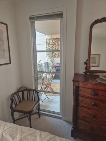 East Melbourne - Photo 2