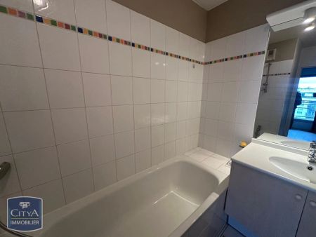 Appartement à louer 4 pièces 96.98m² - Photo 2