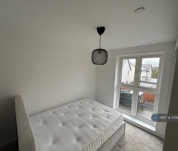 3 bedroom semi-detached house to rent - Photo 4