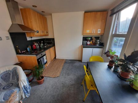 2 bedroom flat to rent - Photo 5